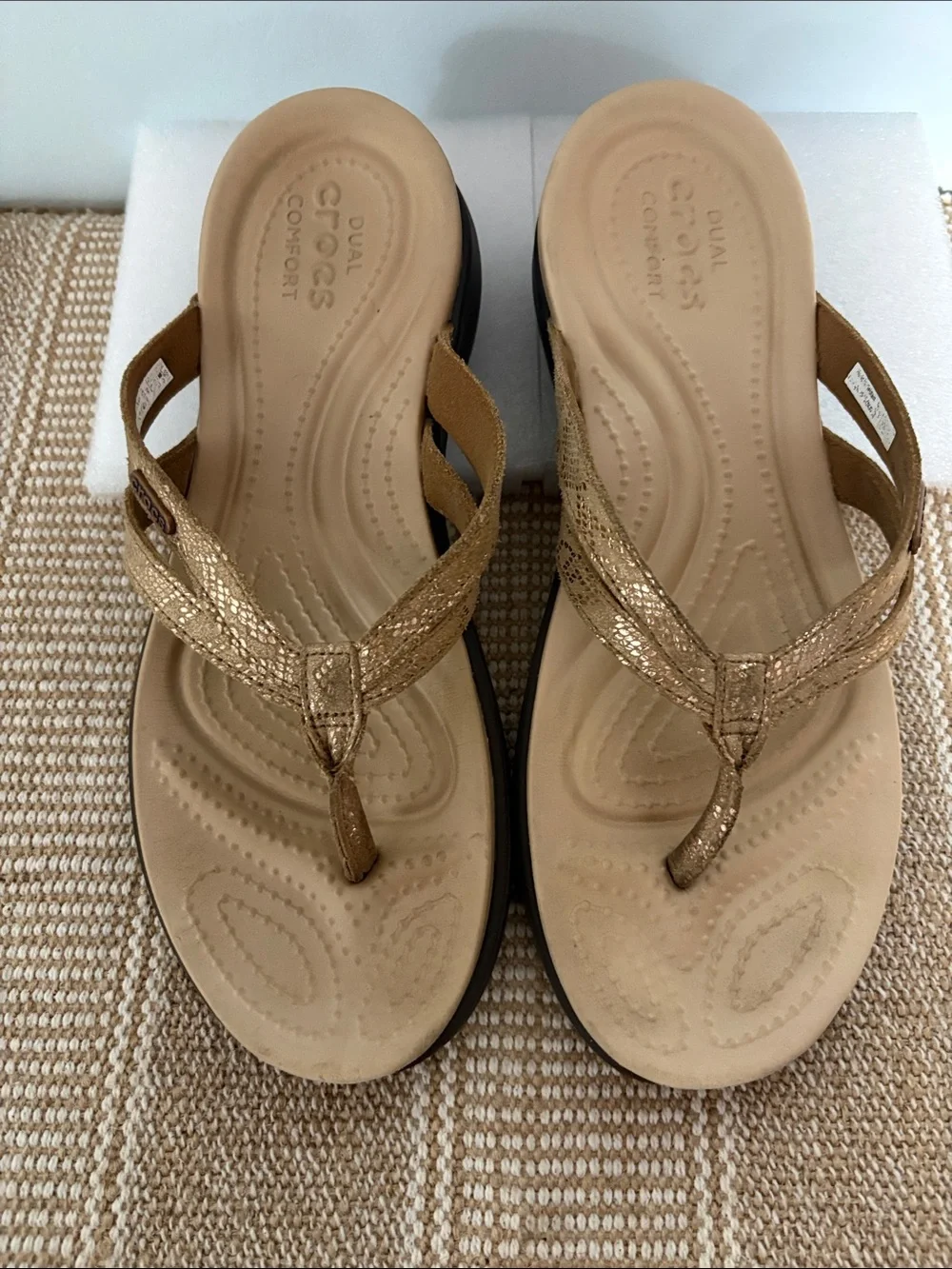 CROCS Women's Capri V Shimmer Flip Flops, Metallic Gold/Snakeskin Strap Design